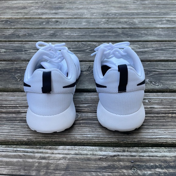 Running Shoes: White Nike Roshes Women's Sneakers - Picture 6 of 11